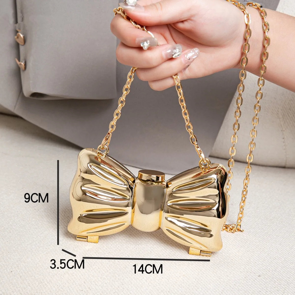 Women’s Mini Metallic Heart-Shaped Clutch – Fashion Chain Handbag with Hasp Closure